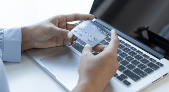 Wie schneidet die Yonder-Kreditkarte im Vergleich zu anderen Karten ab?